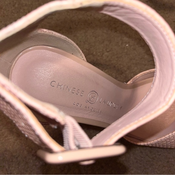 Chinese Laundry size 7.5 women’s pale pink snakeskin platforms - Picture 5 of 12